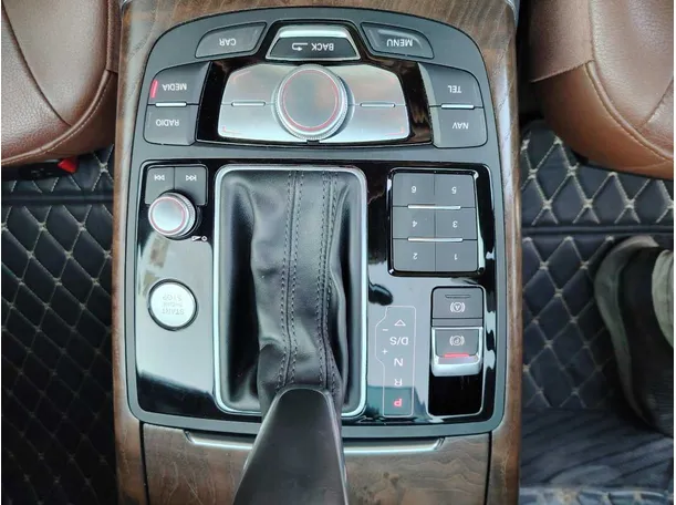 Car image 24