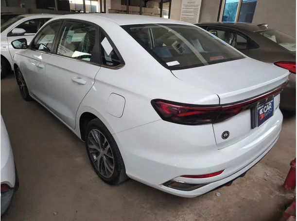 Car image 7