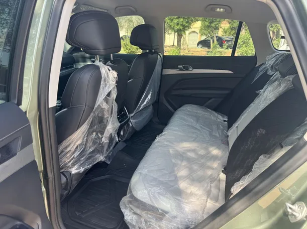 Car image 13
