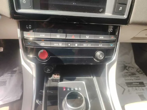 Car image 24