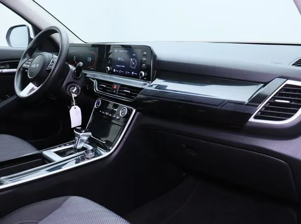 Car image 10