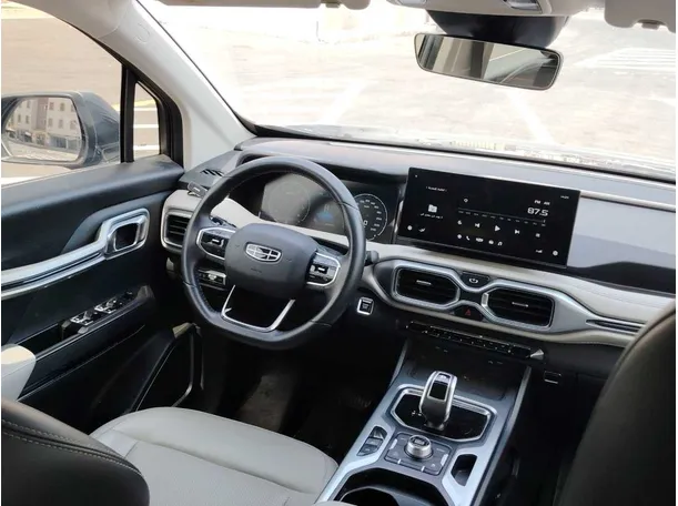 Car image 18