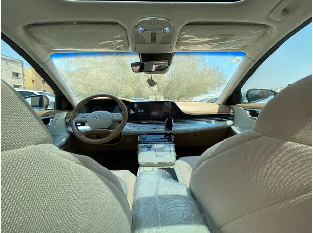 Car image 15