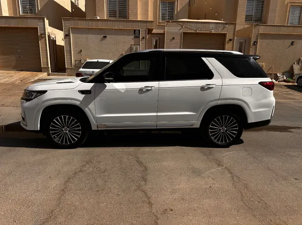 Car image 8