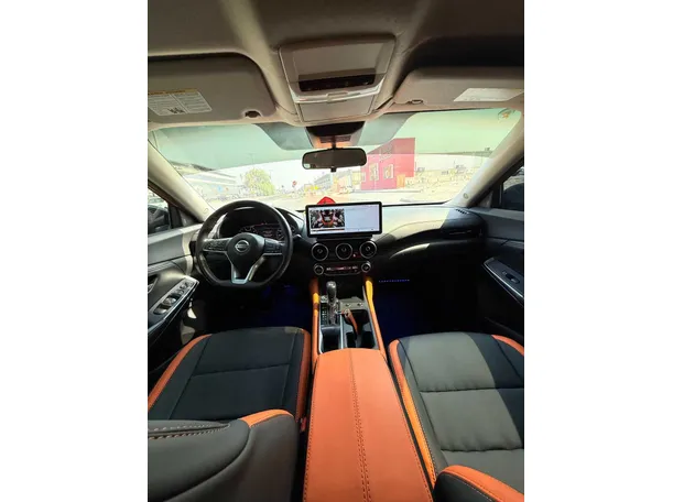 Car image 12