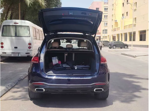 Car image 25