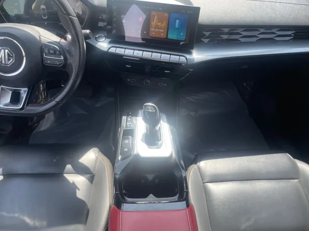 Car image 19
