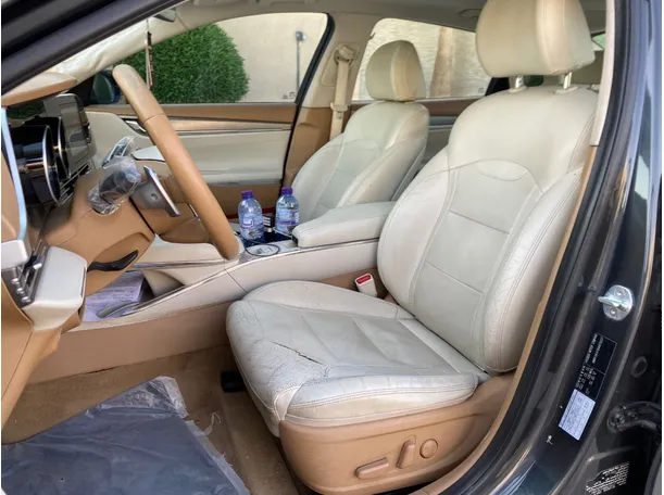 Car image 10