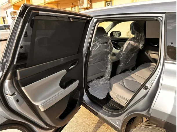 Car image 13