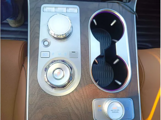 Car image 25