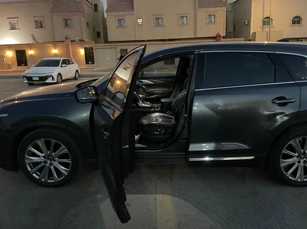 Car image 11