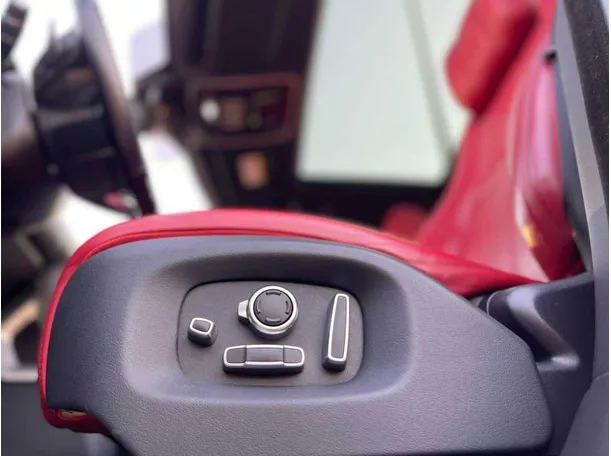 Car image 25
