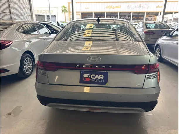 Car image 4