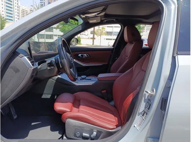Car image 12