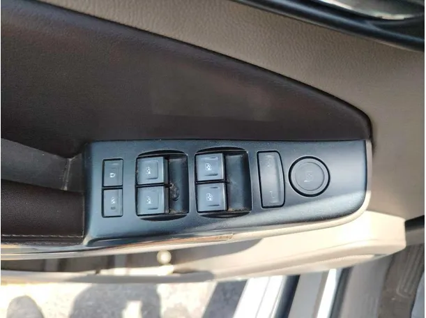 Car image 33