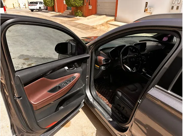 Car image 10
