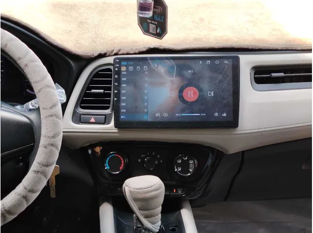 Car image 18