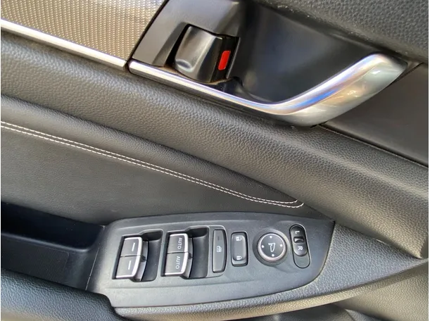 Car image 26