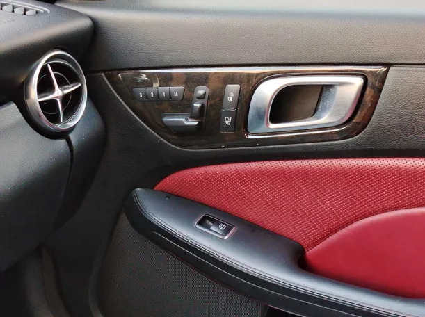 Car image 28