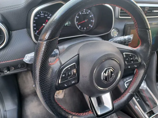 Car image 19