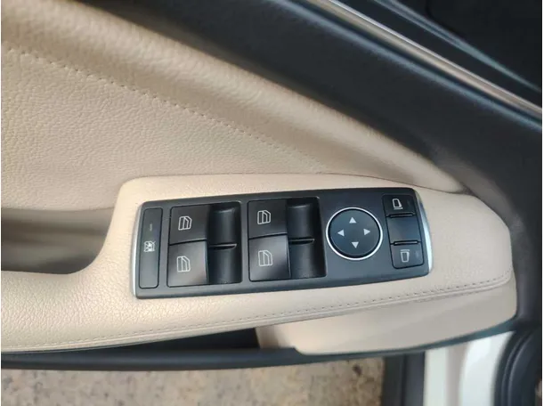 Car image 44