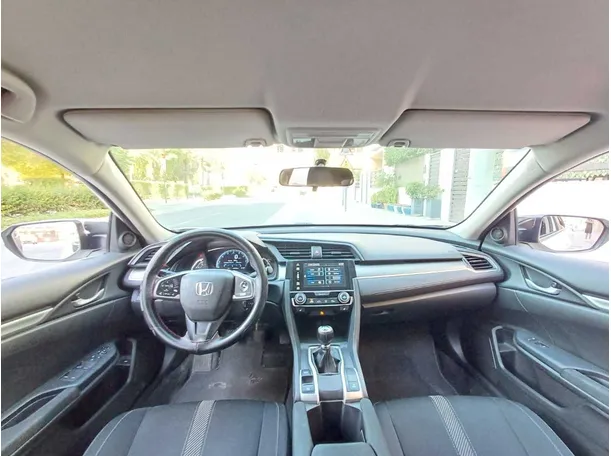 Car image 14