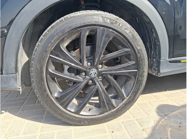 Car image 9
