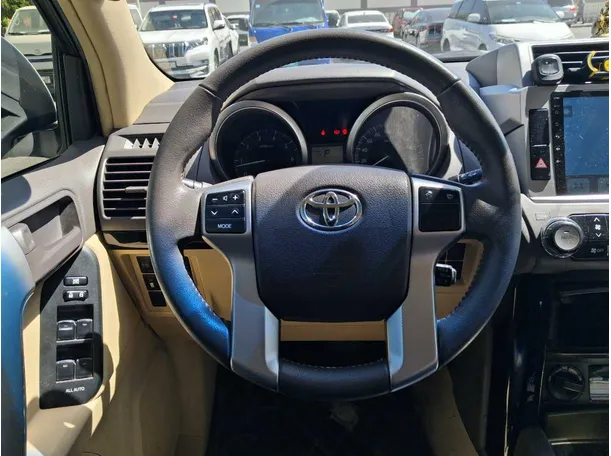 Car image 16