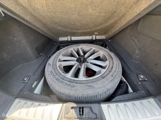 Car image 25