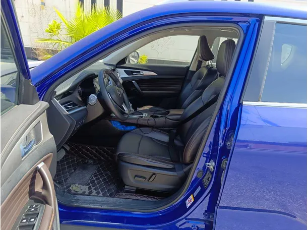 Car image 14