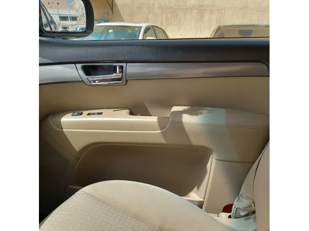 Car image 25