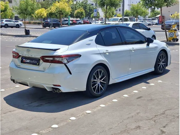 Car image 5