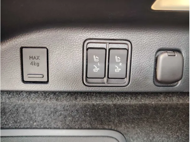 Car image 36