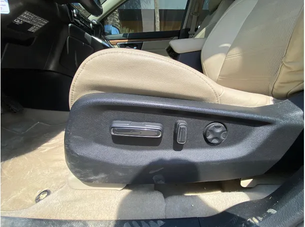 Car image 27