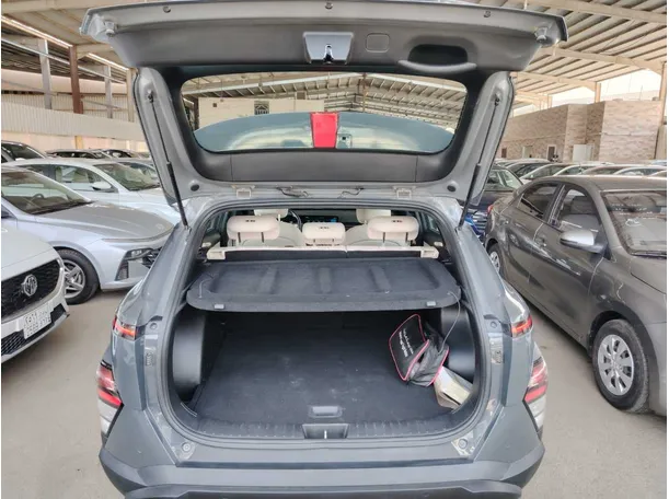 Car image 28