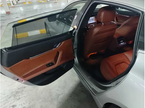 Car image 15