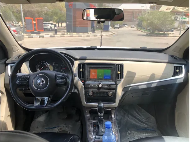 Car image 14