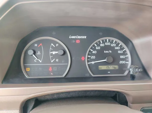 Car image 26