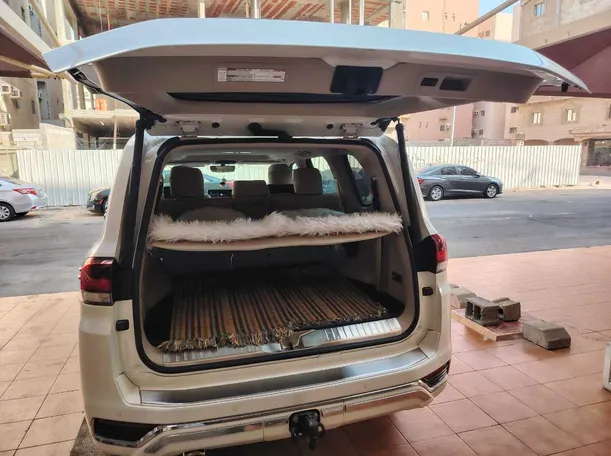 Car image 27
