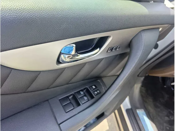 Car image 34