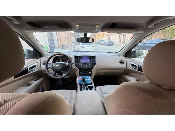 Car image 13