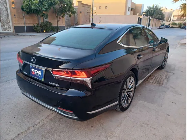 Car image 5