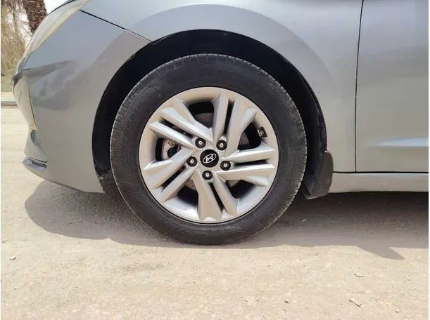 Car image 10