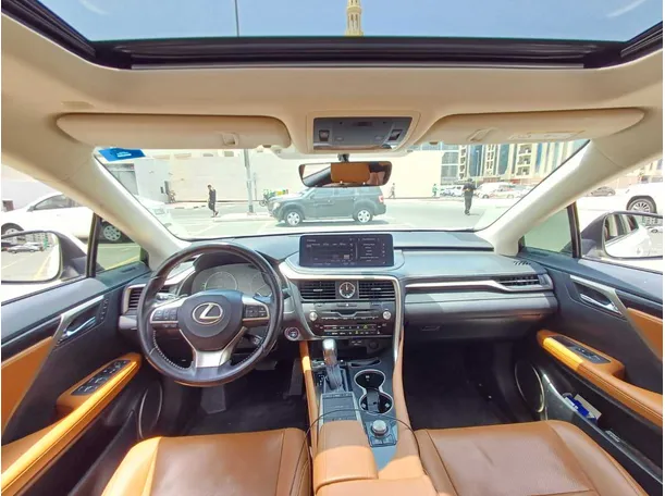 Car image 18