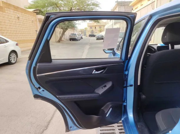 Car image 15