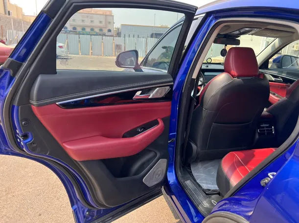 Car image 13