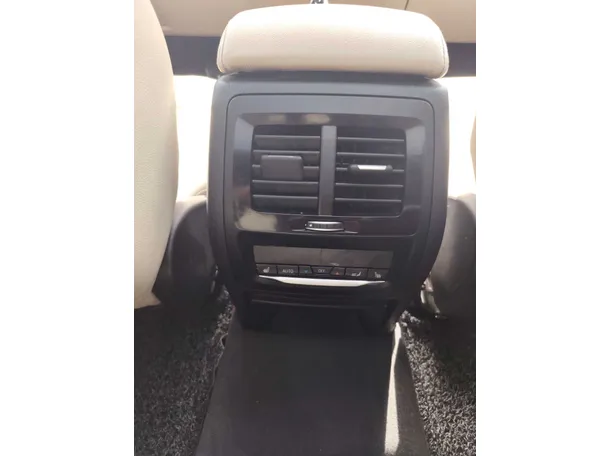 Car image 27