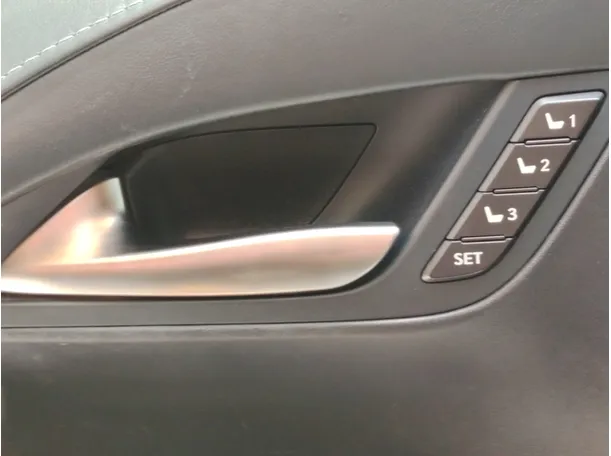 Car image 27