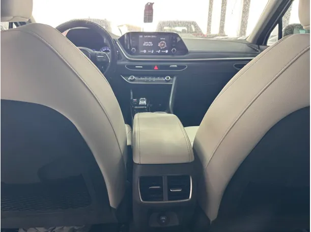 Car image 20
