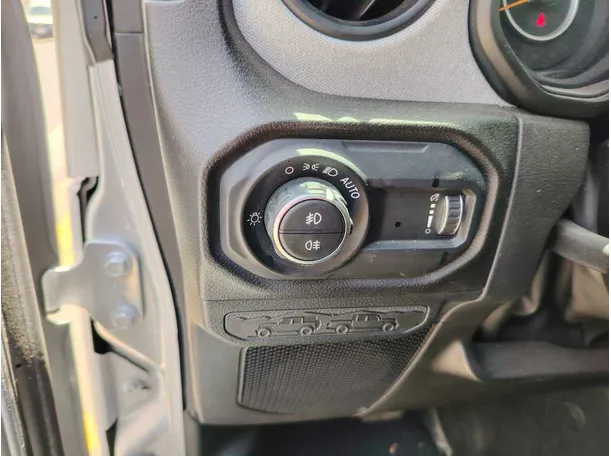 Car image 35